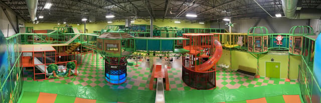 صورة من Hide N Seek Indoor Playground: متاهة لعب وزحاليق داخلية، ١ من ٦