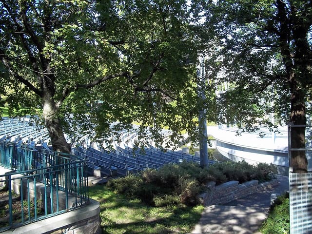 صورة من Parc La Fontaine: برك ونزهات في حي البلاتو، ٥ من ٢٣