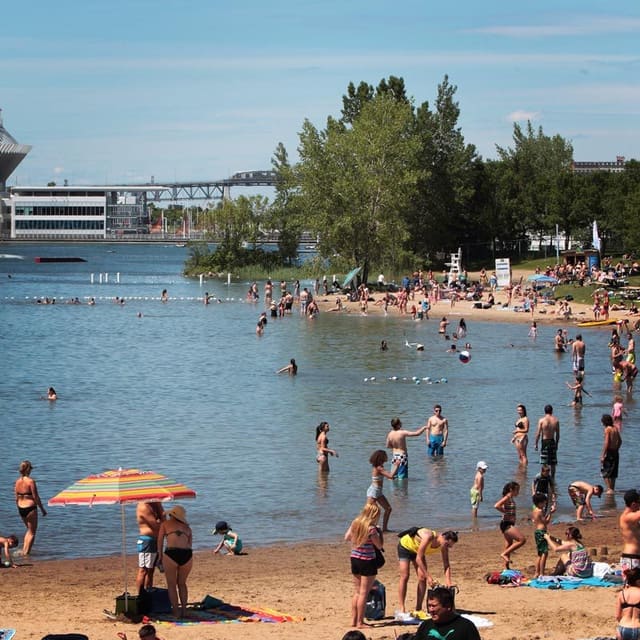 صورة من Plage Jean-Doré: شاطئ رملي للسباحة في Parc Jean-Drapeau، ٤ من ١٨