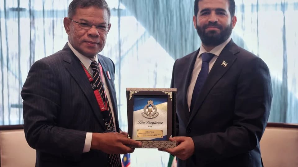 وزير الداخلية يبحث مع وفد ماليزي تعزيز التعاون الأمني في أبو ظبي