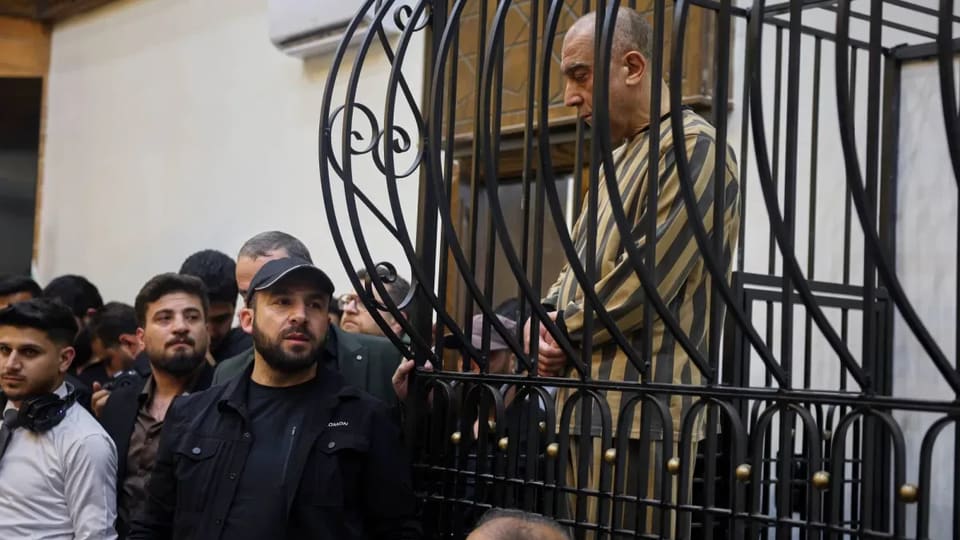 القبض على عميد سابق كان قائداً للواء دفاع جوي في صيدا مرتبطاً بمجزرة راح ضحيتها نحو 120 شخصاً