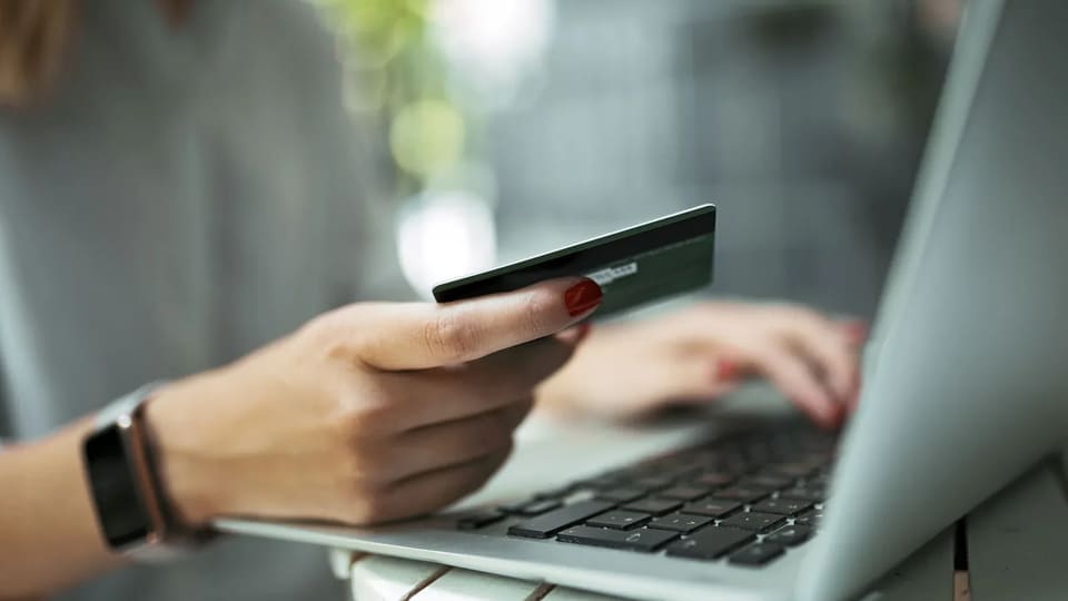 استطلاع: 87 بالمئة من الكنديين يريدون إلزام البنوك بتعويض ضحايا الاحتيال
