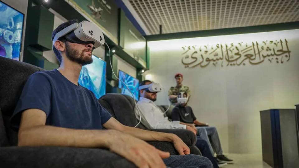 إقبال على جناح وزارة الدفاع في اليوم الثاني لمعرض دمشق