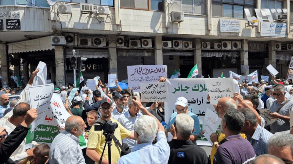 وقفة أمام مجلس الشعب تطالب بمراجعة قوانين الاستملاك والإيجار القديم
